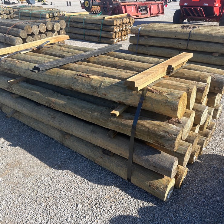 #23871 • BUNDLE OF (28) WOODEN POSTS