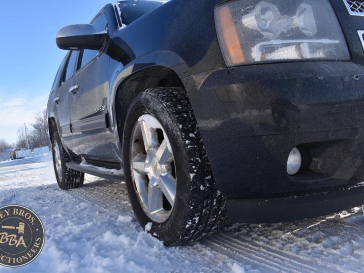 2013-chevrolet-tahoe-ls-image-18