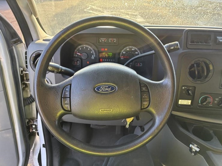 2011-ford-e350-image-12