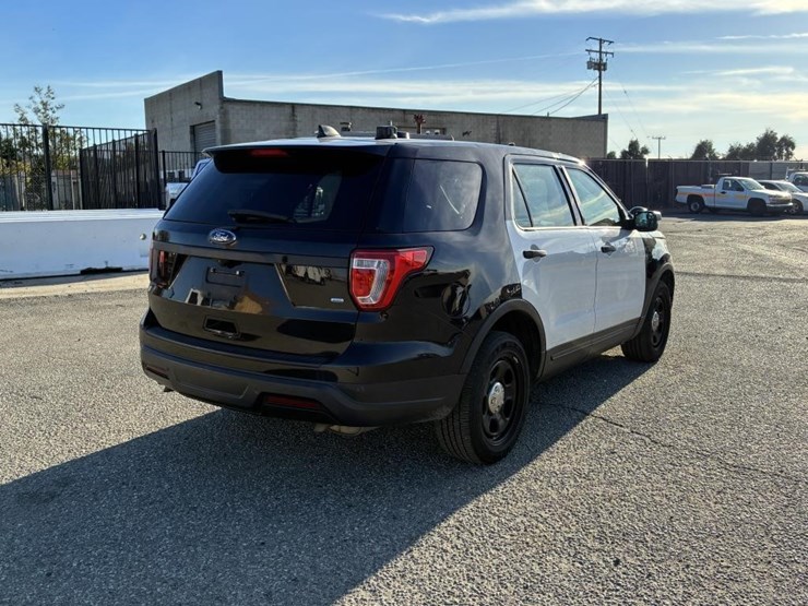 2018-ford-explorer-image-3