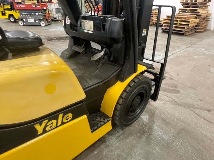 #176-•-2011-yale-propane-forklift-image-24