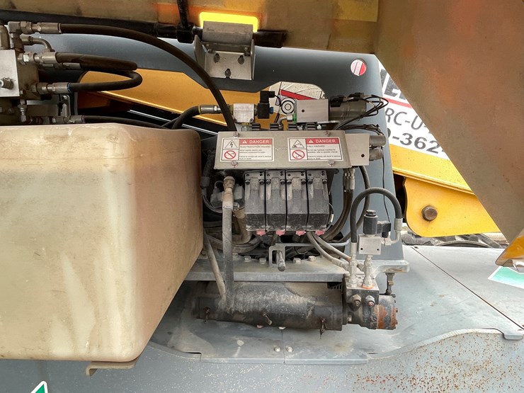 #152-•-2015-haulotte-ht61rt-4x4-telescopic-boom-lift-image-43