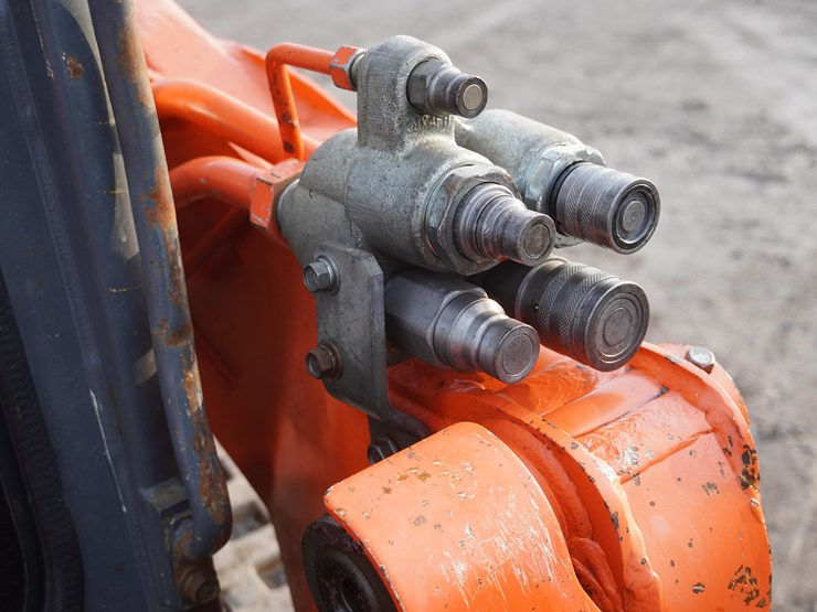 2017-kubota-3800-image-49