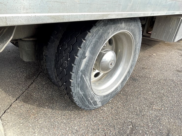 2018-peterbilt-337-image-41