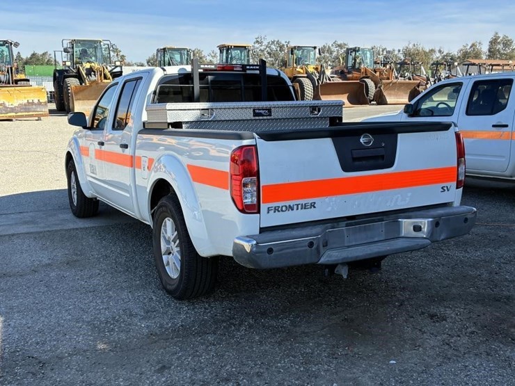 2018-nissan-frontier-sv-image-4