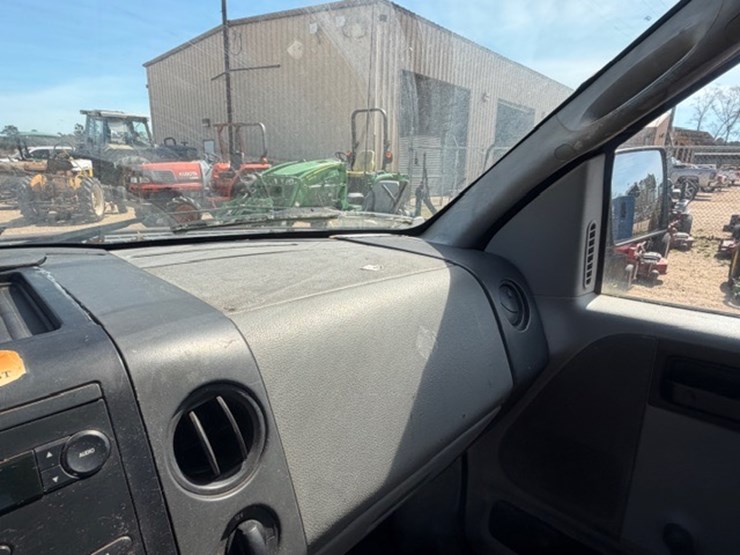 2005-ford-f150-xl-image-32