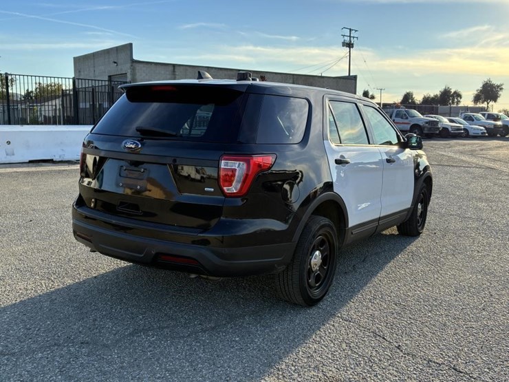 2018-ford-explorer-image-3