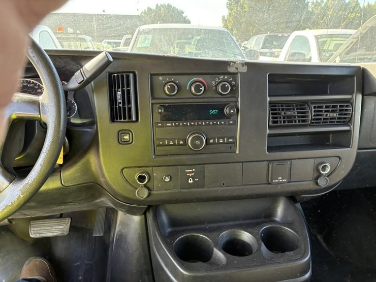 2016-chevrolet-express-2500-image-14