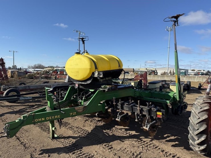 john-deere-7200-image-1