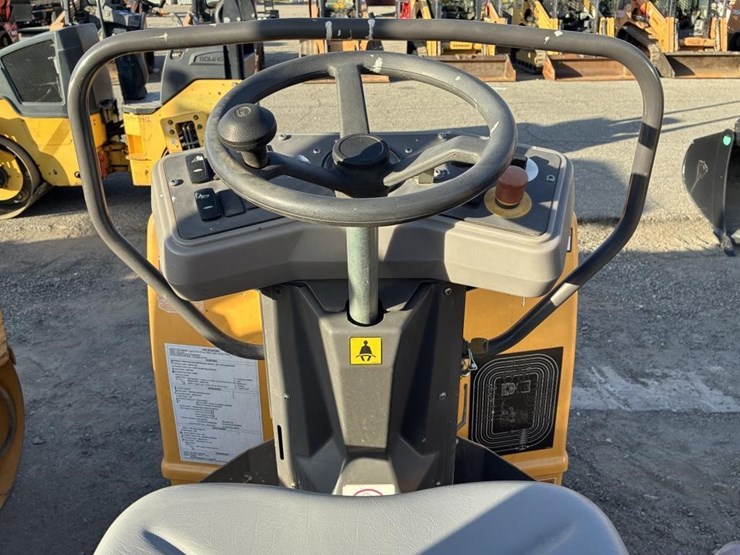 2018-volvo-dd25b-image-11