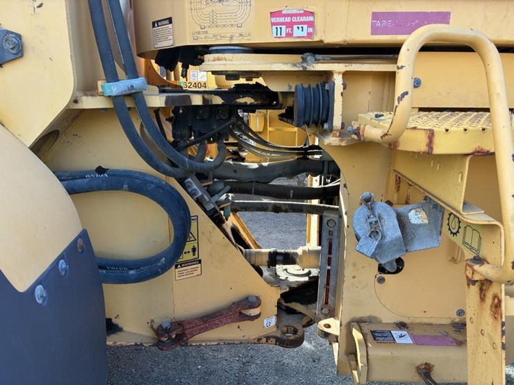 2007-volvo-l11oe-wheel-loader-image-11