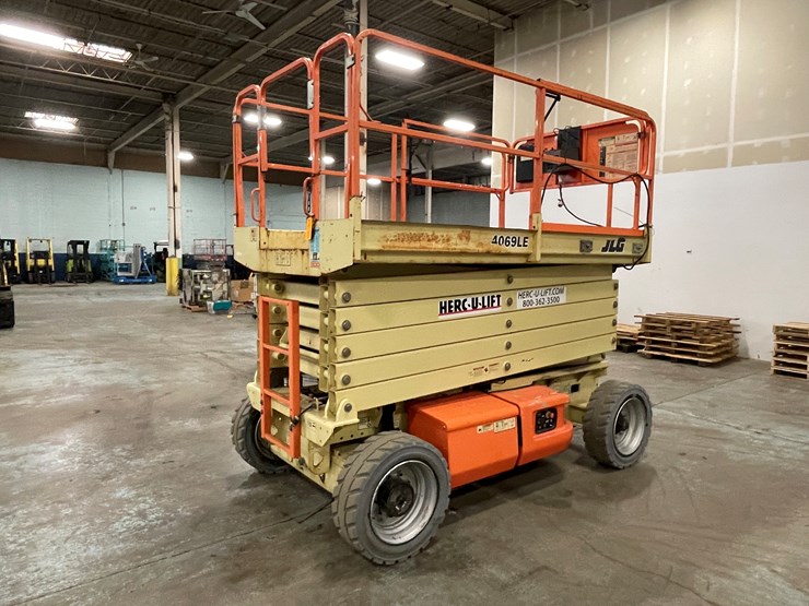 2012-jlg-4069le-image-5