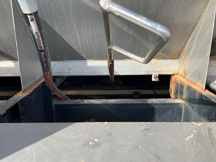 2006-freightliner-auger-truck-image-41