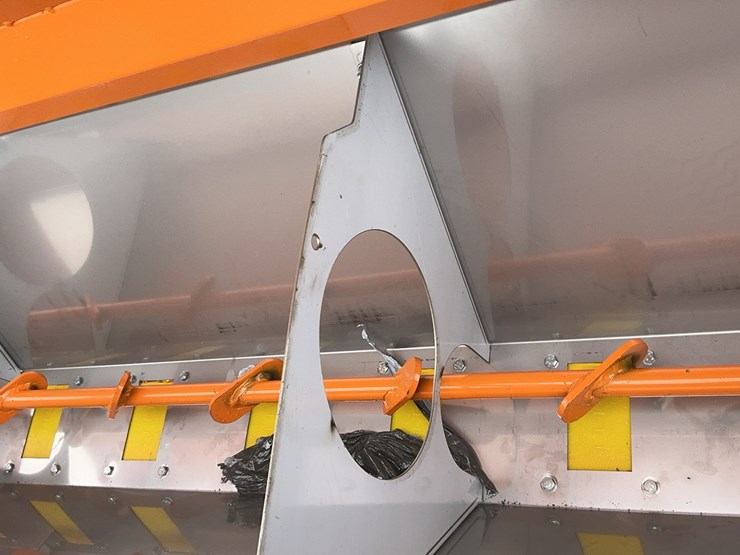 2025-caterpillar-12-image-8