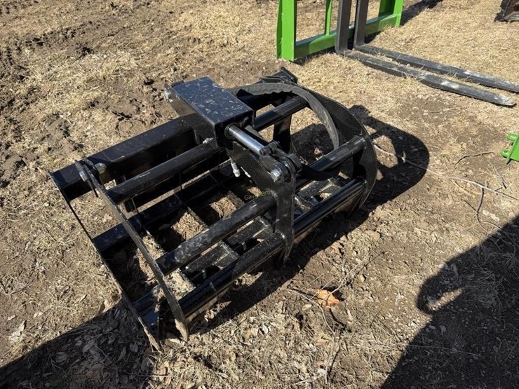 new-jmr-mini-skidsteer-38"-grapple-image-1