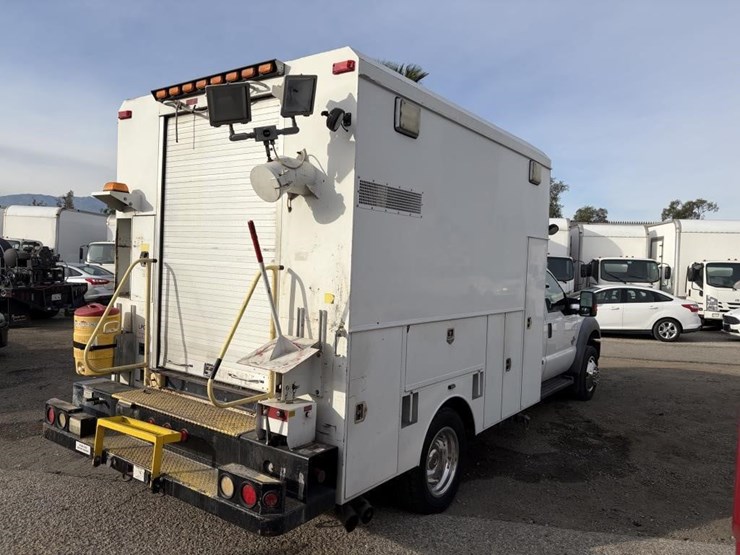 2011-ford-f550-image-3