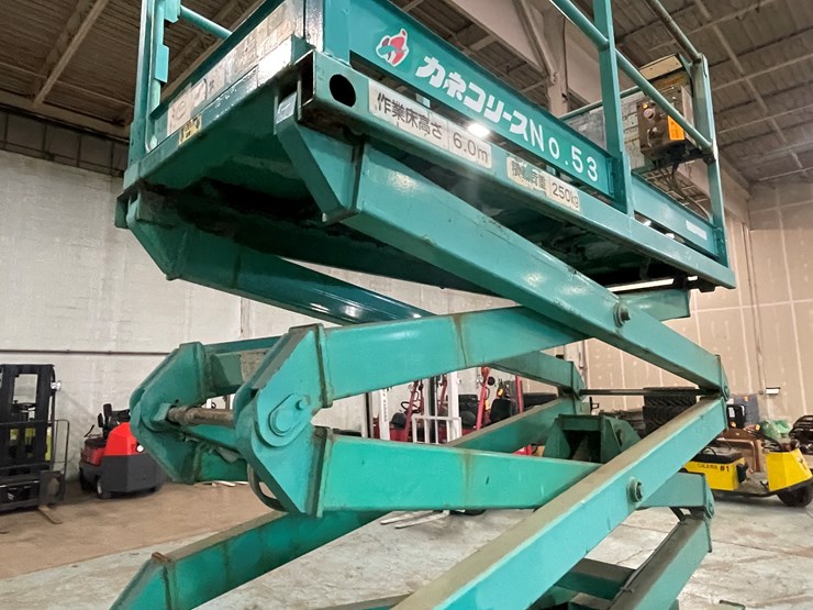 #202-•-airman-encl06-electric-track-scissor-lift-image-32