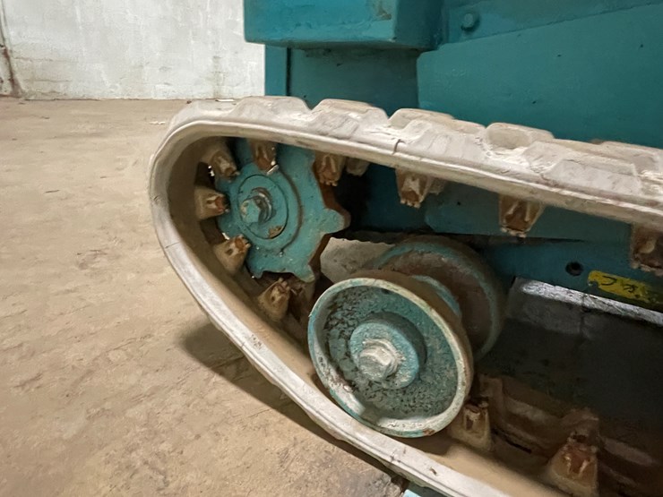 #203-•-2012-en-environment-electric-track-scissor-lift-image-16