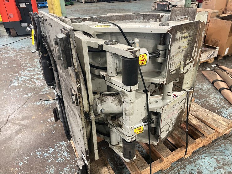 #7650-•-cascade-forklift-attach-roll-clamp-image-4