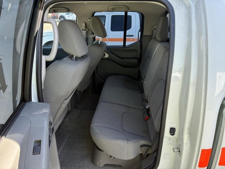2018-nissan-frontier-sv-image-11