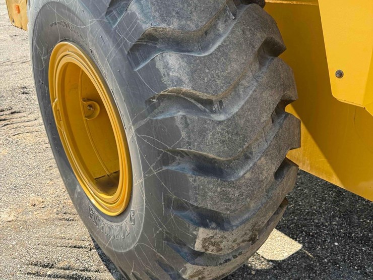 2023-caterpillar-938m-image-7