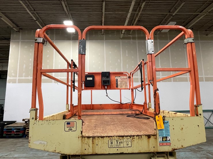 2012-jlg-4069le-image-25