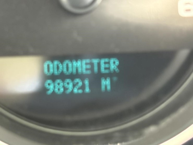 2011-chevrolet-2500-image-9