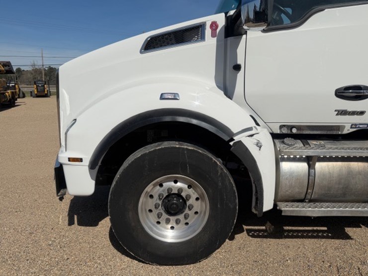 2024-kenworth-t880-image-22