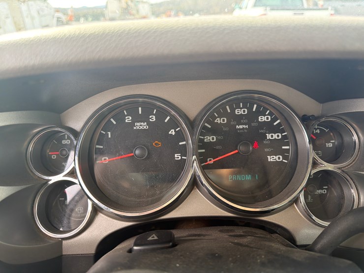 2013-chevrolet-3500-image-16