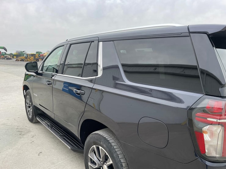 2023-chevrolet-tahoe-image-27