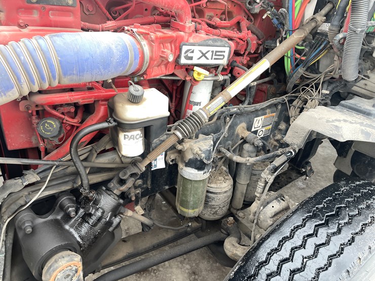 2022-kenworth-t680-image-33