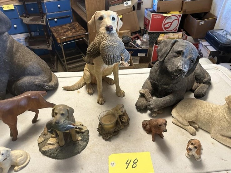dog-sculpture-displays-image-3