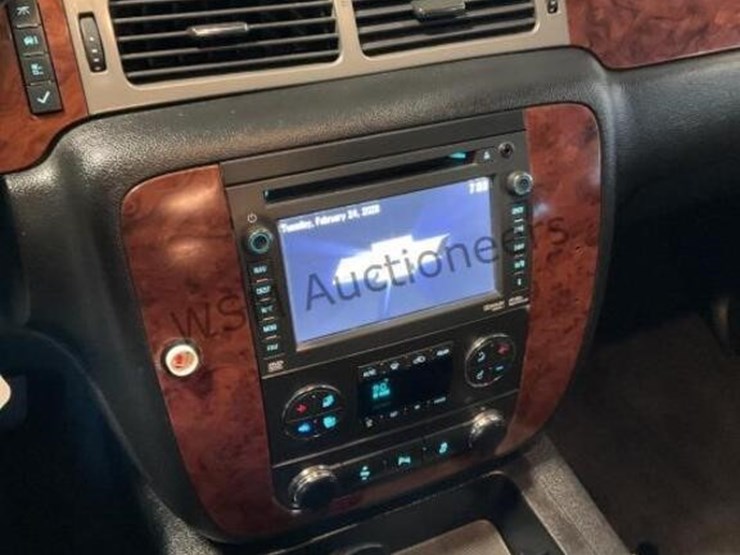 2013-chevrolet-tahoe-image-19