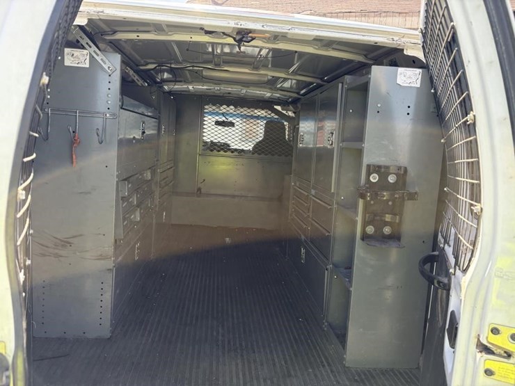 2013-ford-e350-image-11