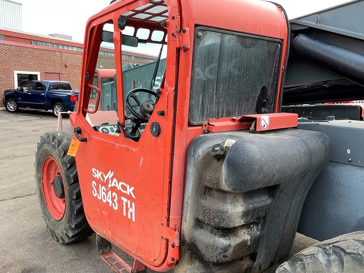 #133-•-2017-skyjack-sj643-telehandler-image-20