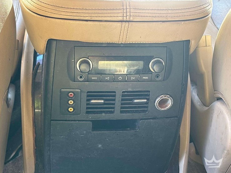 2011-cadillac-escalade-image-11