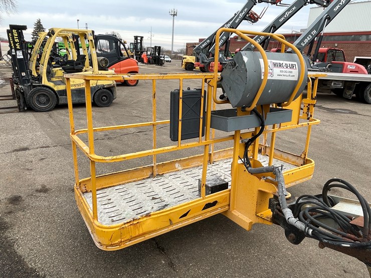 #152-•-2015-haulotte-ht61rt-4x4-telescopic-boom-lift-image-13