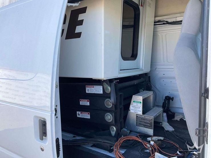 2012-ford-e350-image-33