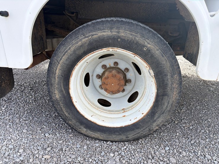 2001-ford-f550-image-13