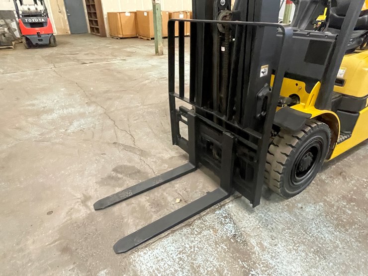 #176-•-2011-yale-propane-forklift-image-9