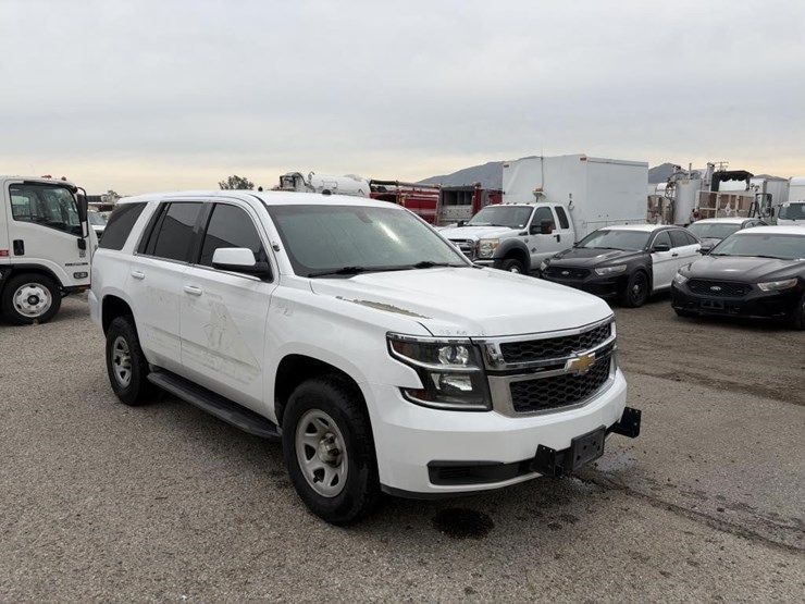 2015-chevrolet-tahoe-image-2