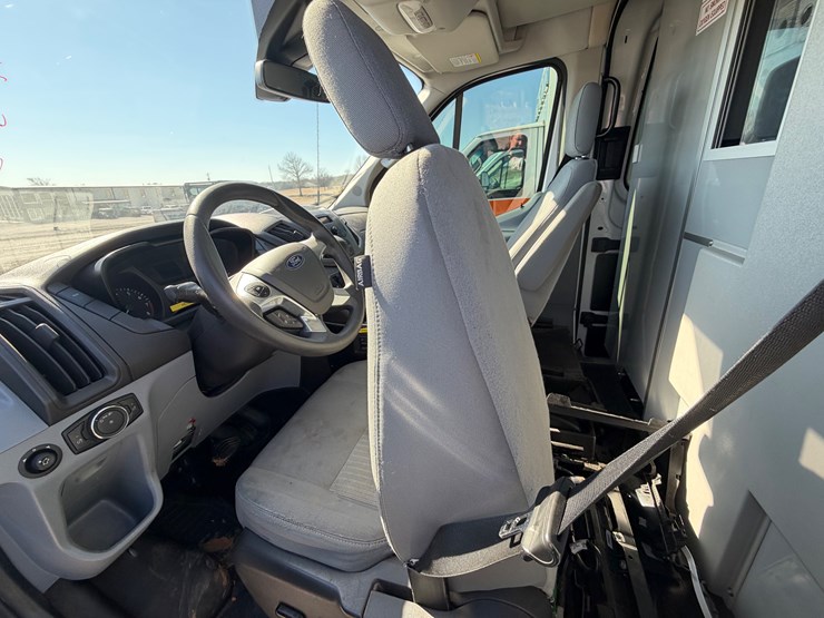 2019-ford-transit-image-15