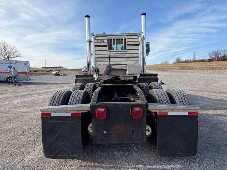 1981-peterbilt-359-image-5