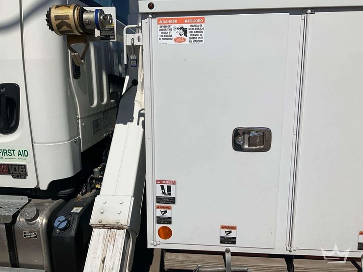 2024-freightliner-m2-106-image-38