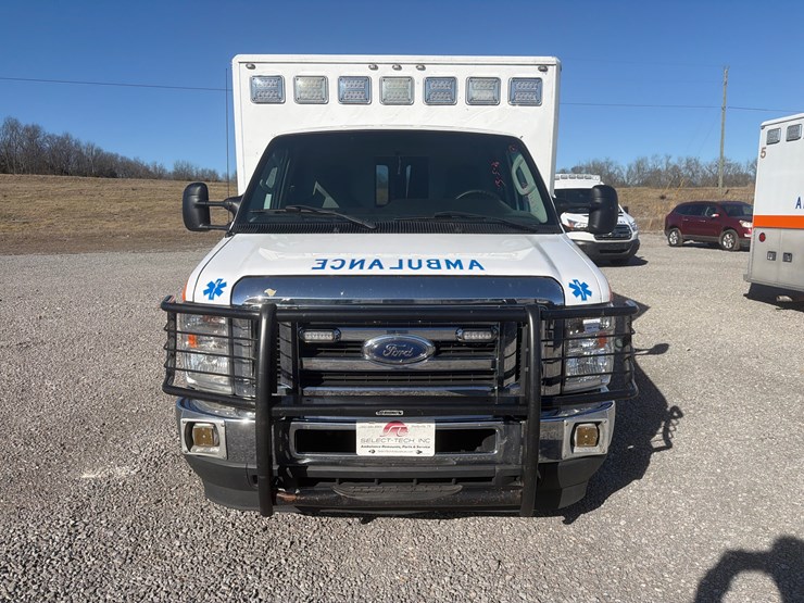 2021-ford-e450-image-2