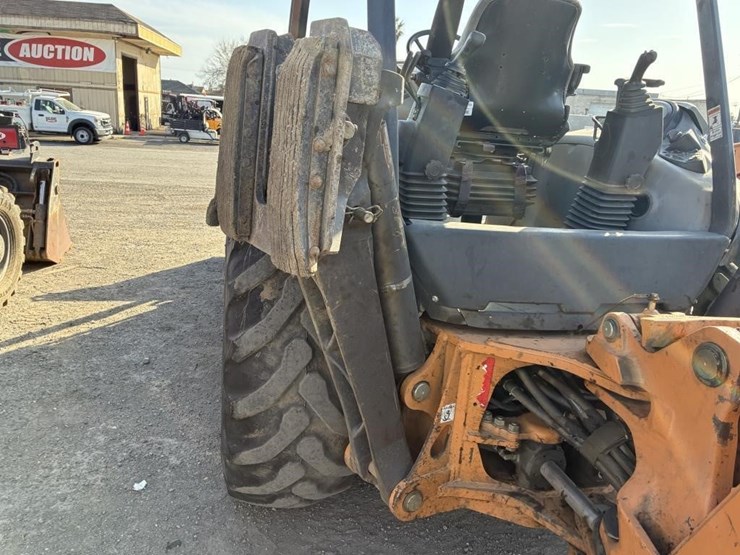 2019-case-580sn-image-18