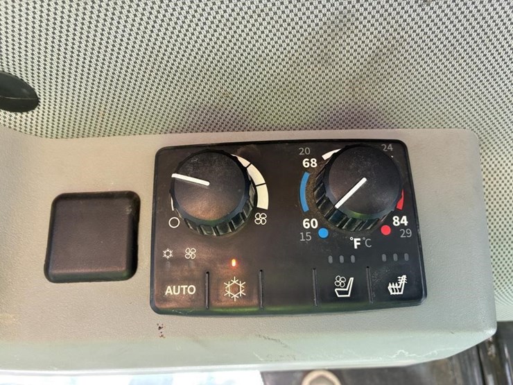 2019-deere-624l-image-22