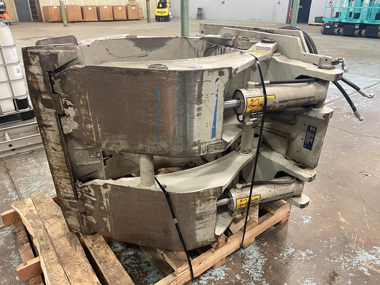 #7650-•-cascade-forklift-attach-roll-clamp-image-1