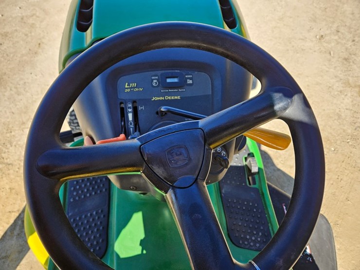 john-deere-l111-image-19