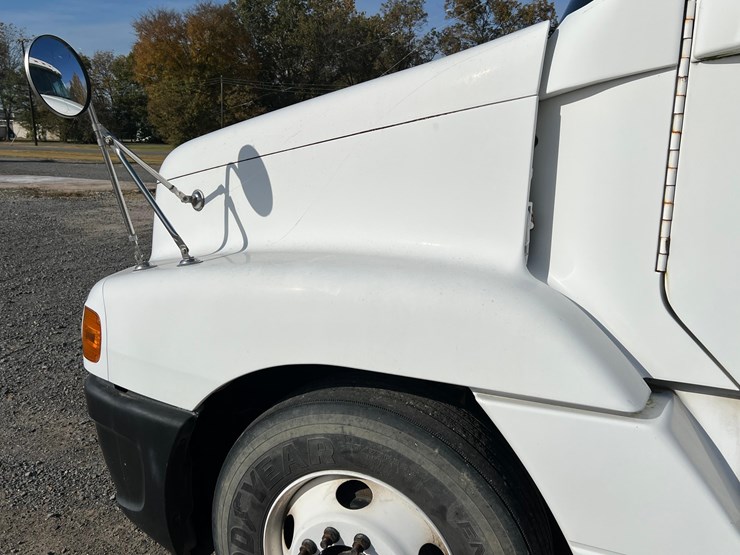 2006-freightliner-auger-truck-image-10